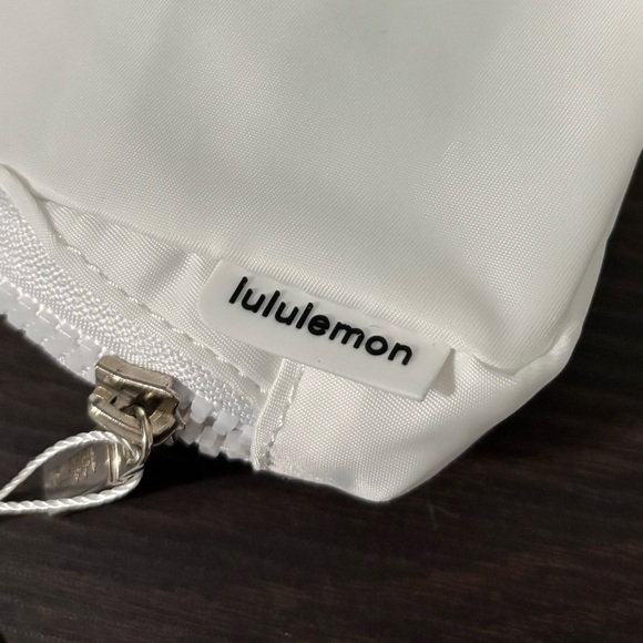 Lululemon Everywhere Belt Bag - Picture 9 of 11
